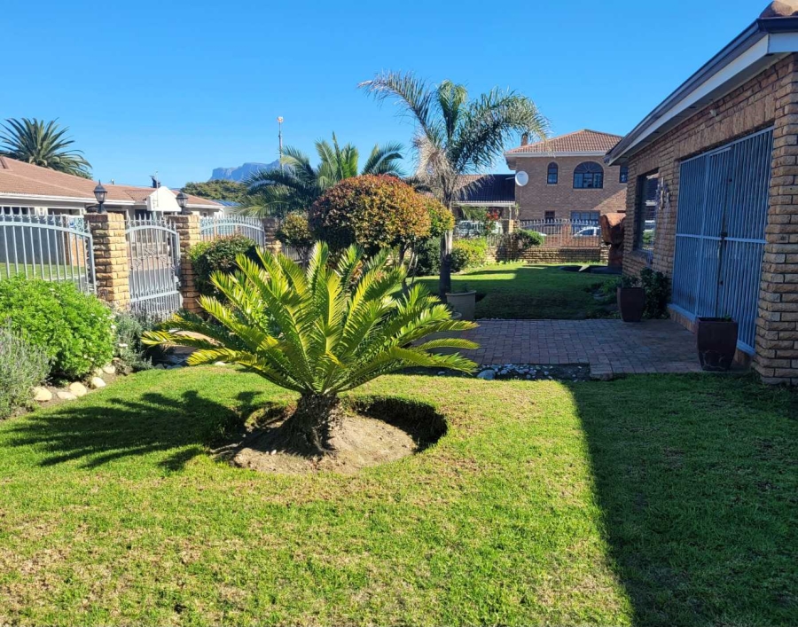 5 Bedroom Property for Sale in Goodwood Park Western Cape